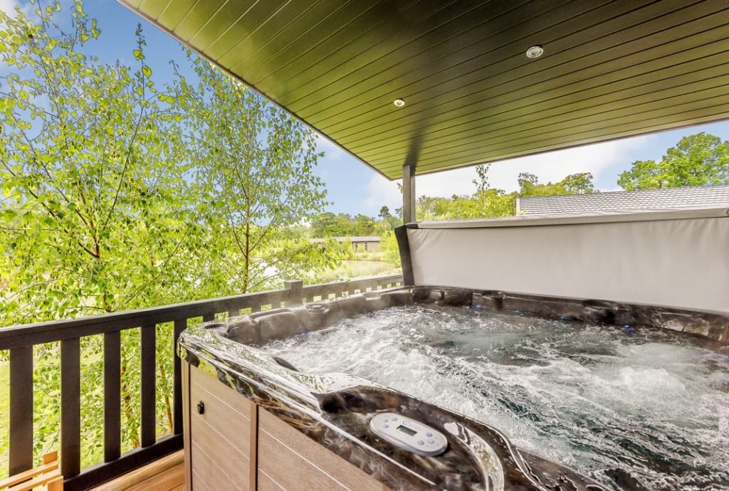 Luxury hot tub lodge at Woodhall Country Park
