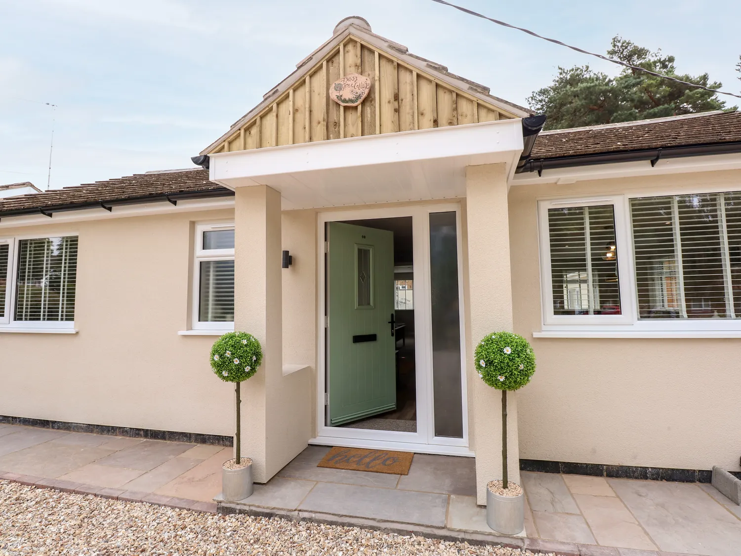 The welcoming entrance to Daisy Tree Cottage in Woodhall Spa