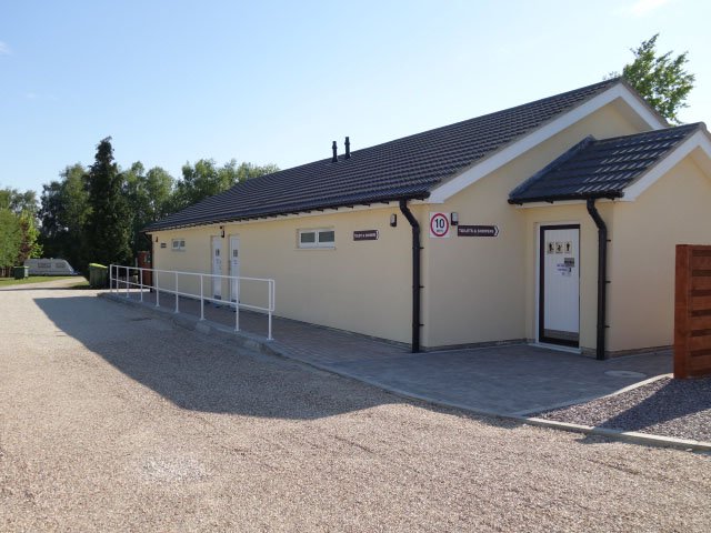 The modern toilet and shower block at Willow Holt