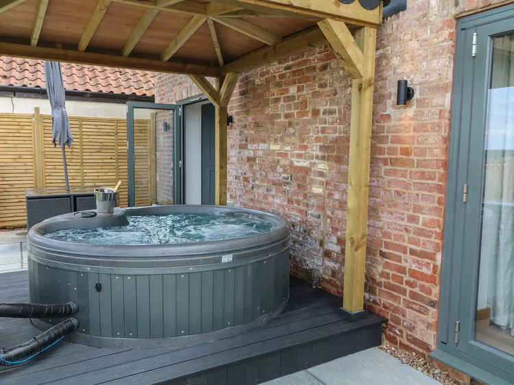 Private covered hot tub at Buzzard Barn, Beechwood Barn Cottages
