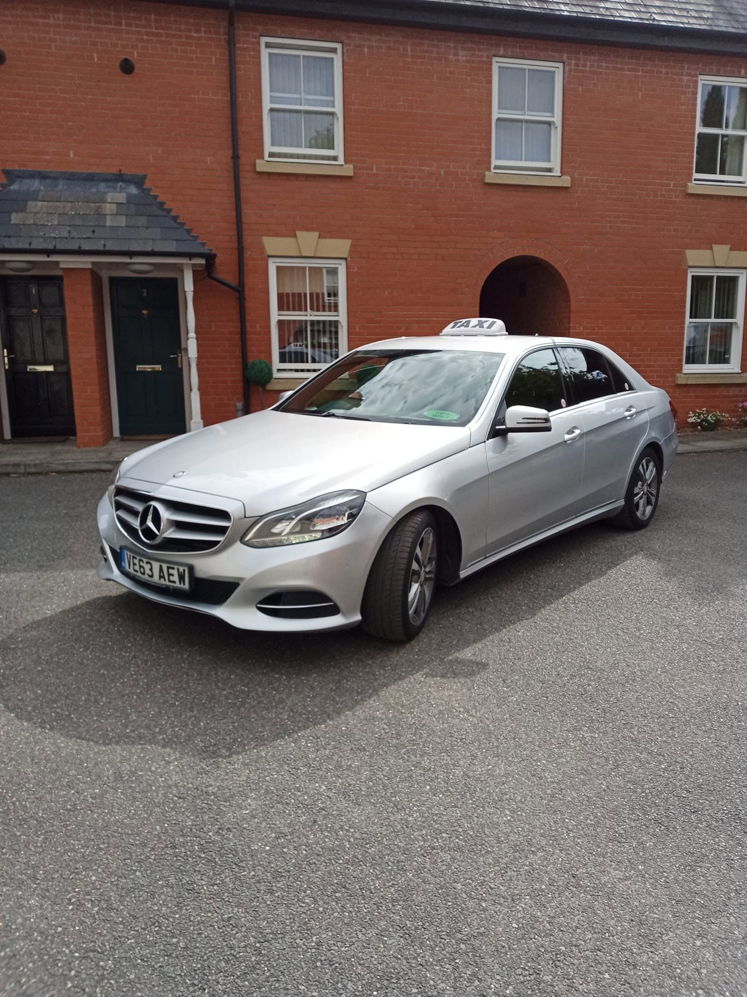 Silver Mercedes taxi shown by Streetwise Taxis in Woodhall Spa